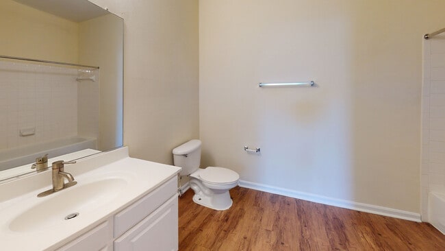 Interior Photo - 20 Lambourne