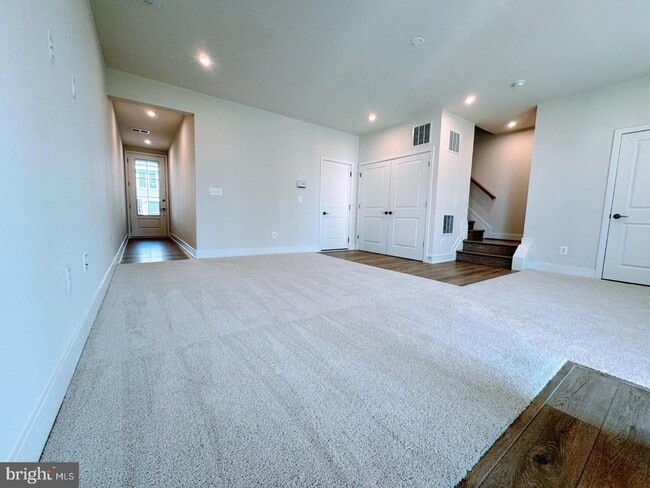 Foto del edificio - 122 Galaxy Pl