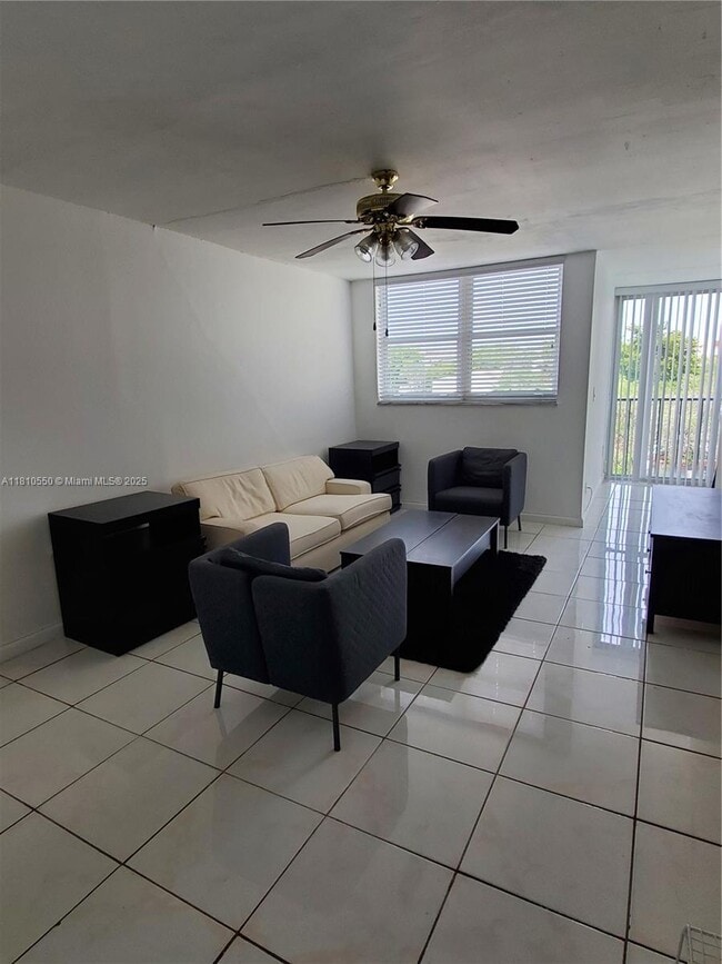 Foto del edificio - 9411 SW 4th St