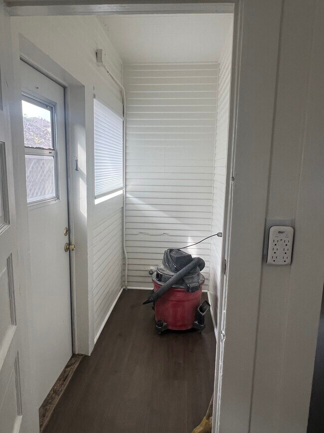 Foto del edificio - 640 W 16th St