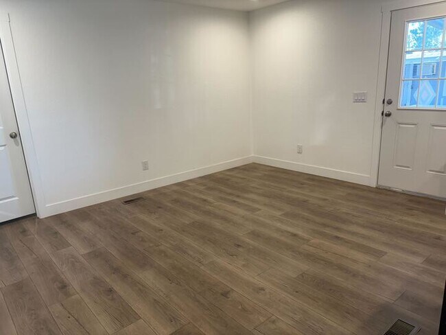 Foto del edificio - 2060 N Center St