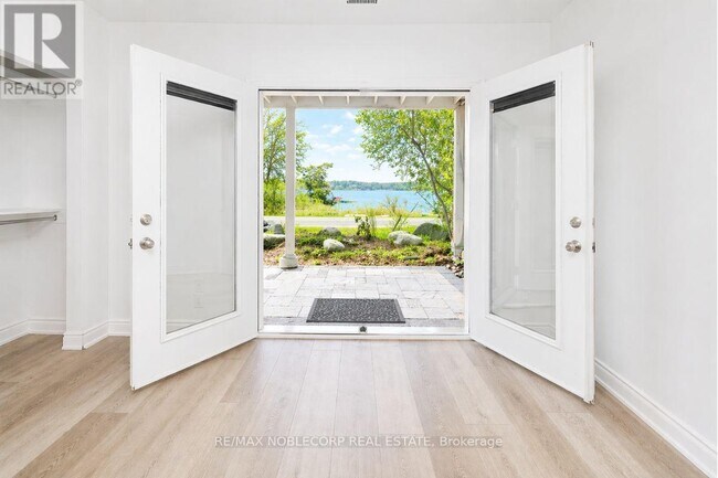 Photo du bâtiment - 5801 Lakeshore Rd