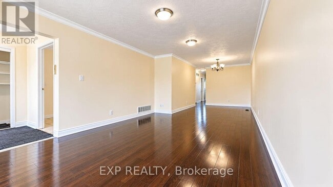 Building Photo - 3425 Laddie Crescent