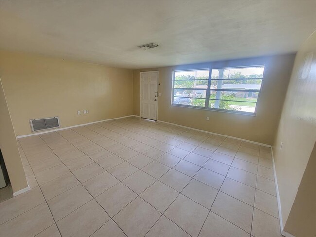 Building Photo - 5424 Shell Dr