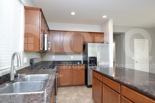 Foto del edificio - 3523 E Tyson St