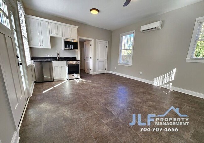 Building Photo - PRICE IMPROVEMENT! Cute Studio apartment i...