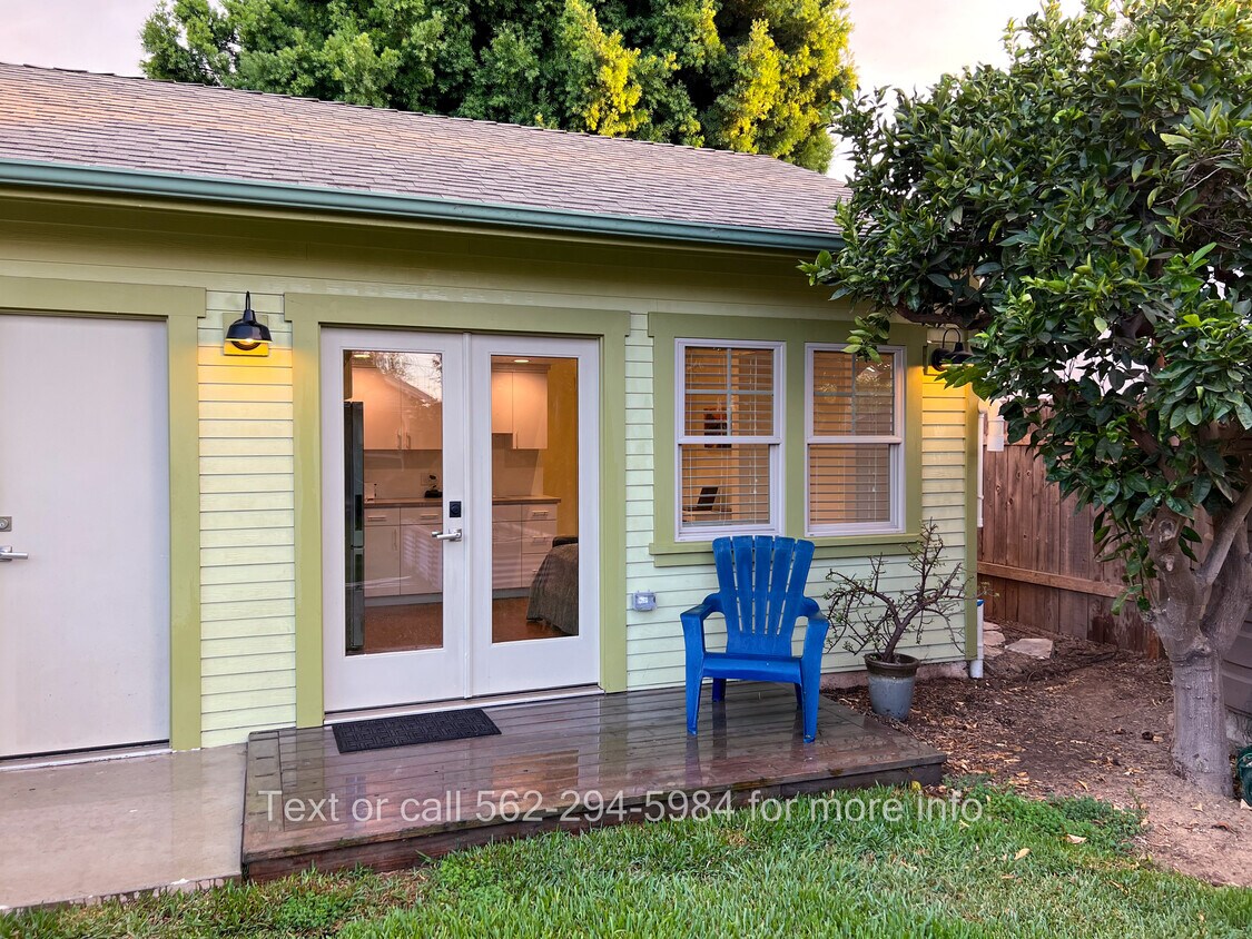Foto principal - 4040 E Vermont St