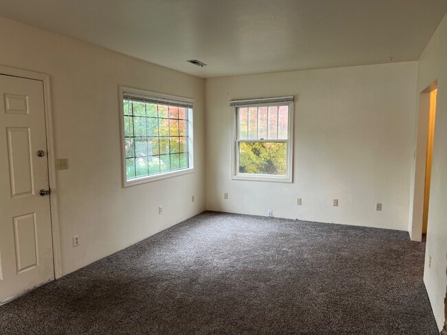 Building Photo - 36 N Peach St