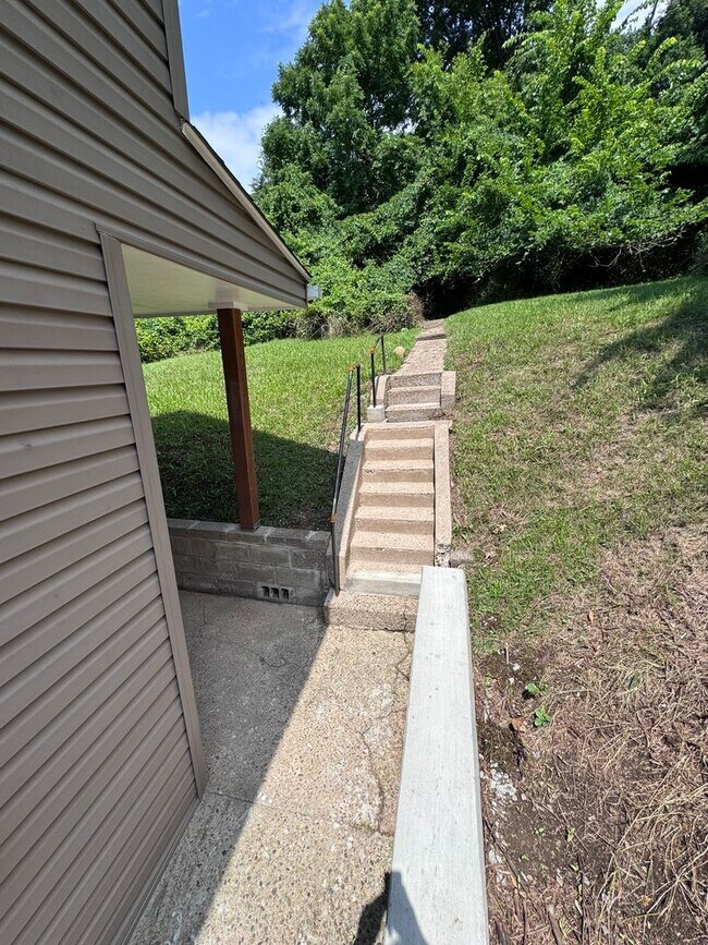 Building Photo - Fully Updated 3-Bed 1-Bath House w/ Covered Porch in Christy Park!!!