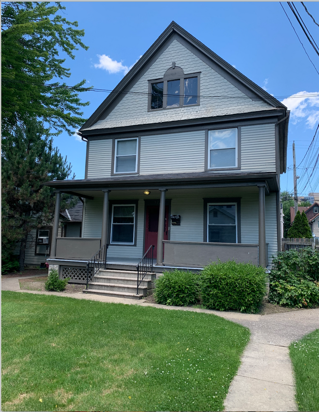 Building Photo - 329 5th St