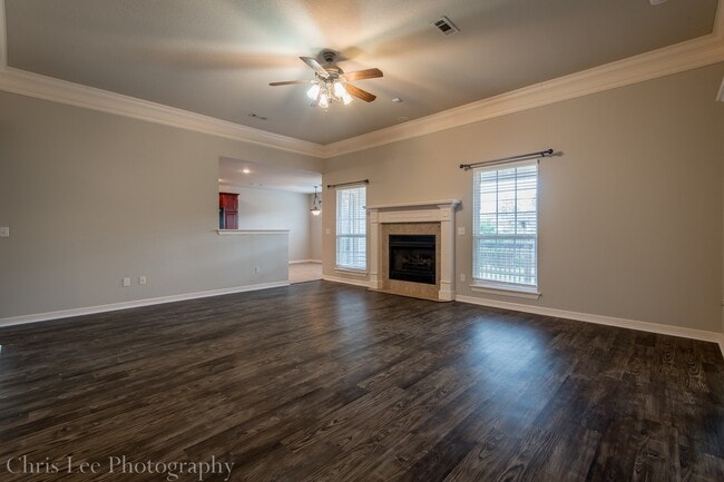 Foto del edificio - Spacious 3 Bedroom Home on Corner Lot! Must See!