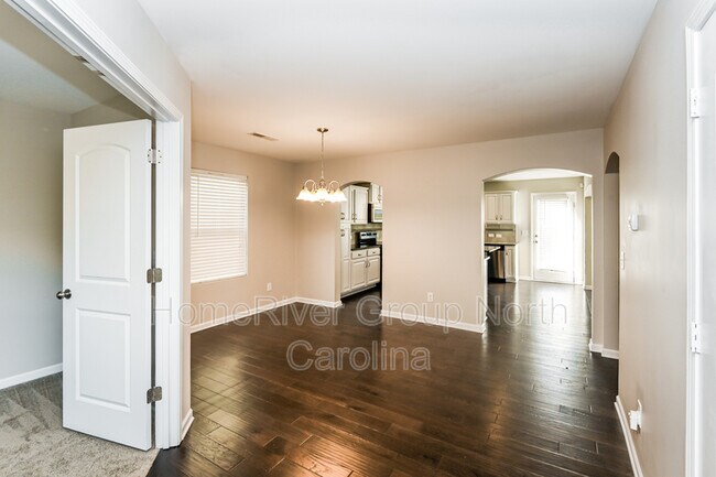 Building Photo - 10008 Portaferry Dr