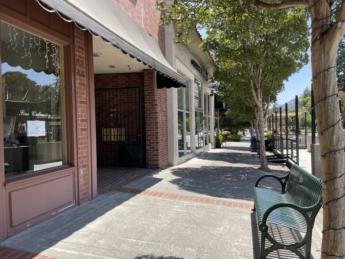 Foto principal - 0324 - East Main Street