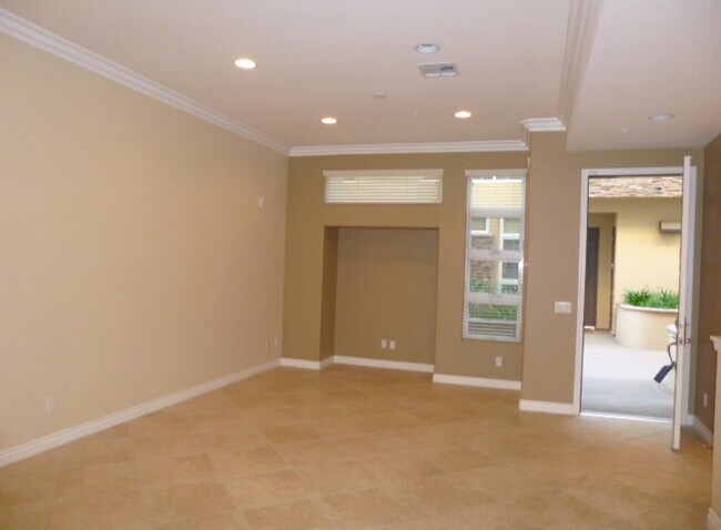 Building Photo - 14424 Dickens St