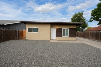 Building Photo - 211 S Victoria Ave