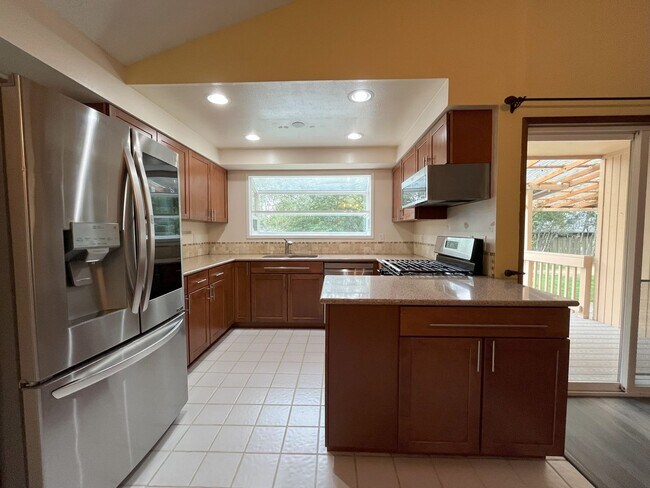 Foto del edificio - Charming 4-Bedroom Home in Cul-de-Sac with...