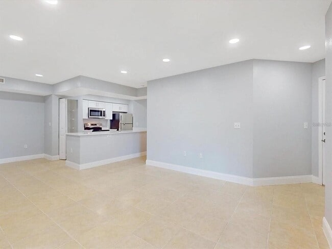 Building Photo - 3032 Parkway Blvd