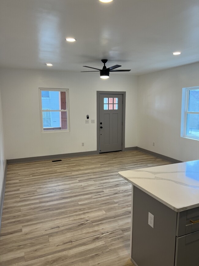 Building Photo - 1132 Ann St