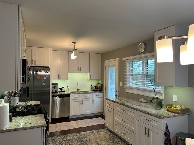 Foto del edificio - 575 Amherst Ln