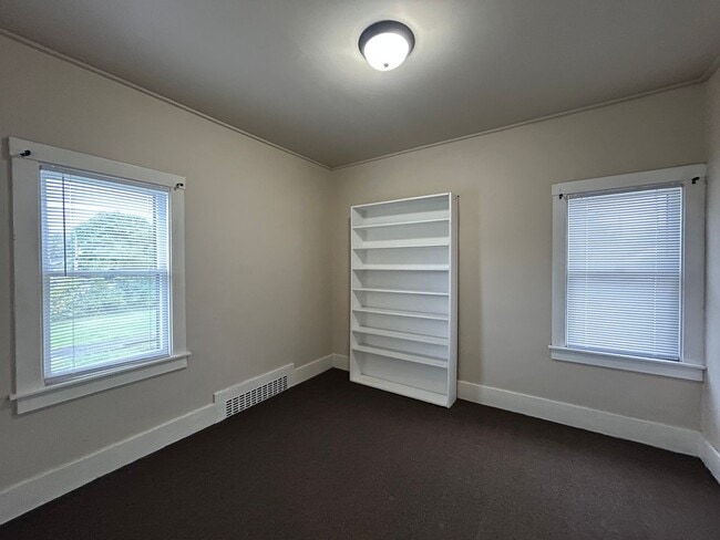 Building Photo - 1106 N Michigan St