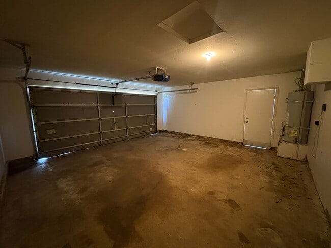 Building Photo - Cute SW Visalia home in a great school dis...