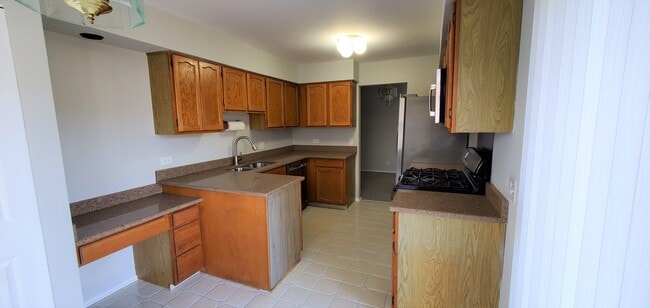 Building Photo - 1406 Clairmont Ct