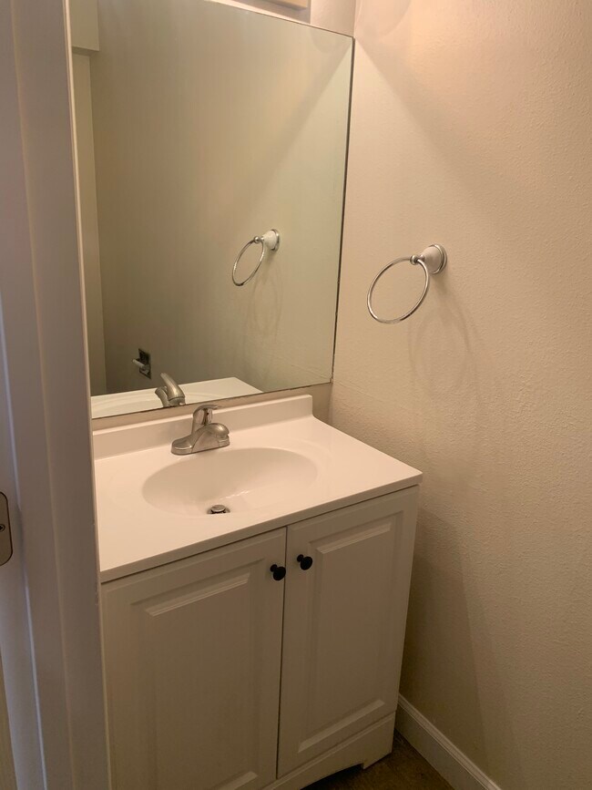 1/2 bath - 25 Sunflower Rd