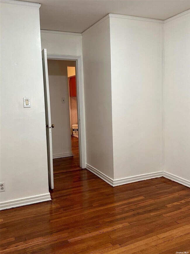 Foto del edificio - 76-29 170th St