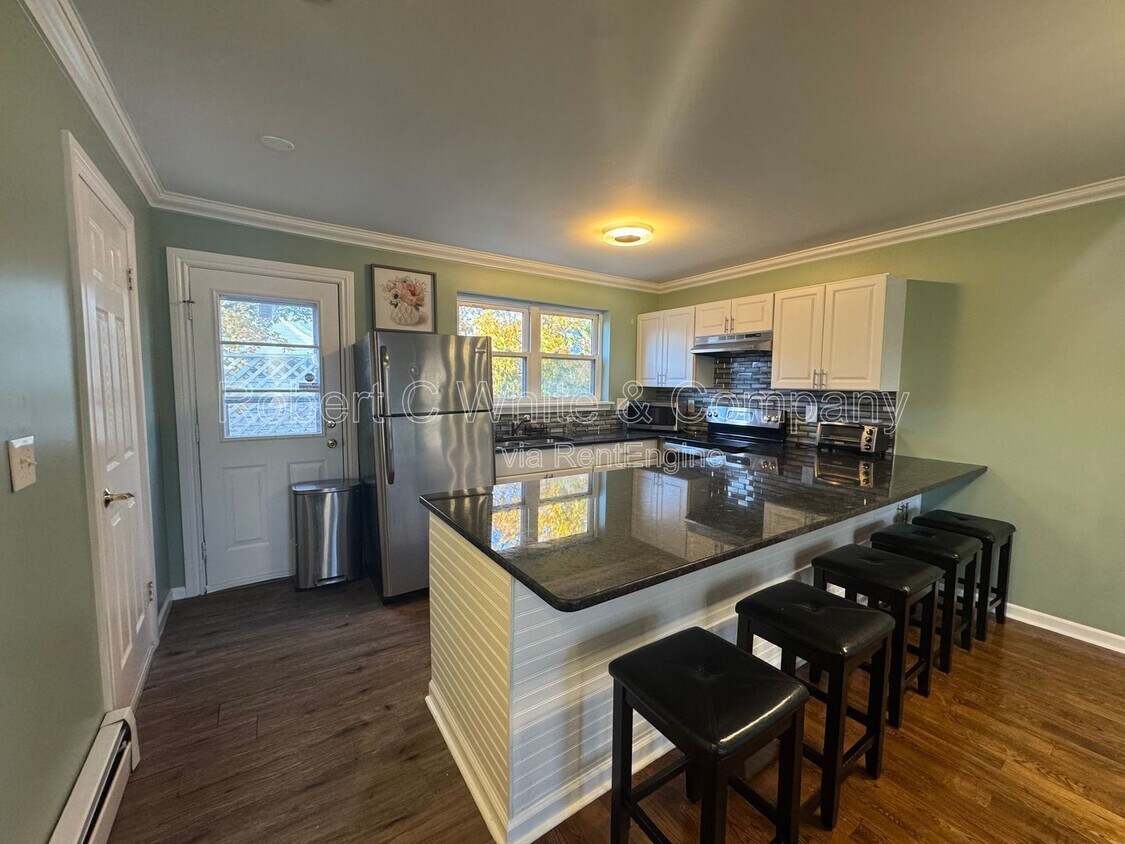 Primary Photo - 389 Lombard St