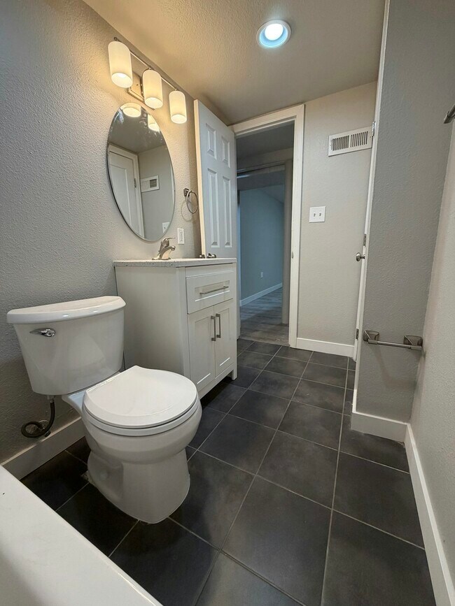 Foto del edificio - 1426 Trenton St