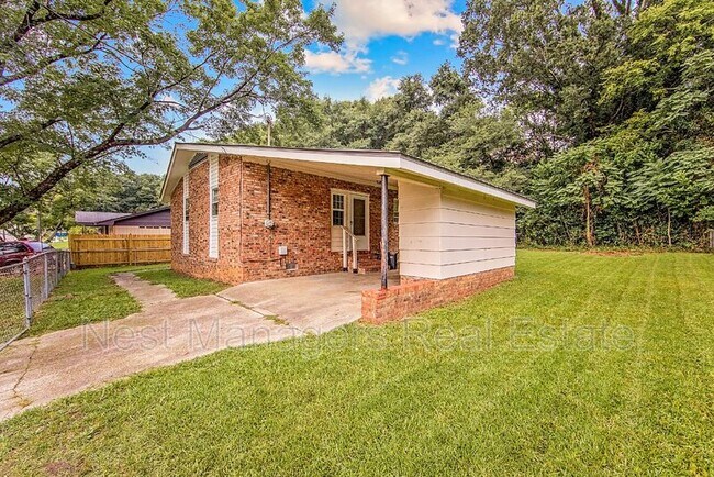 Building Photo - 904 Chesterfield Dr