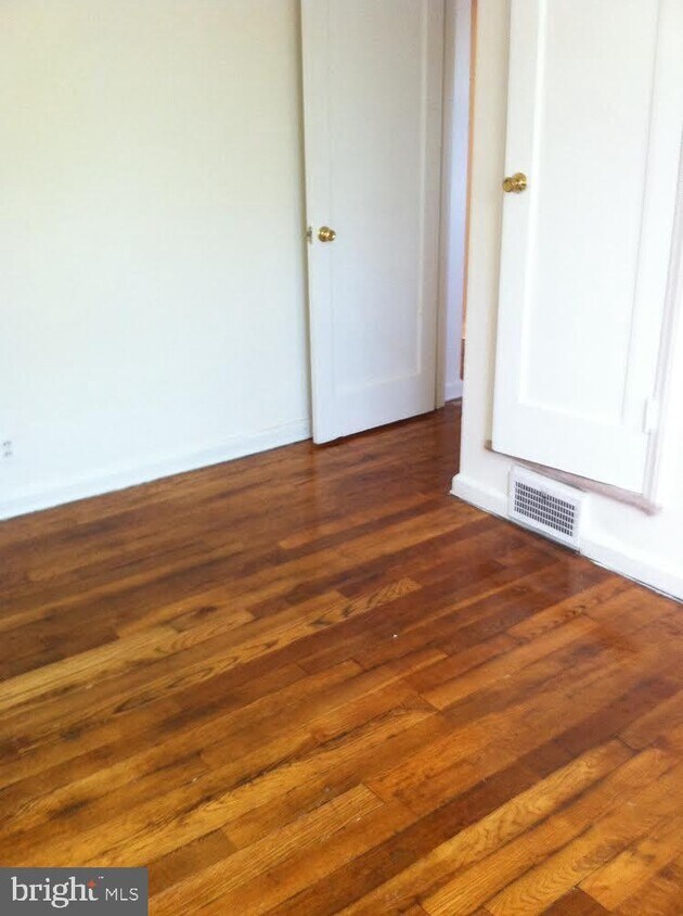 Primary Photo - 921 Dover Ave