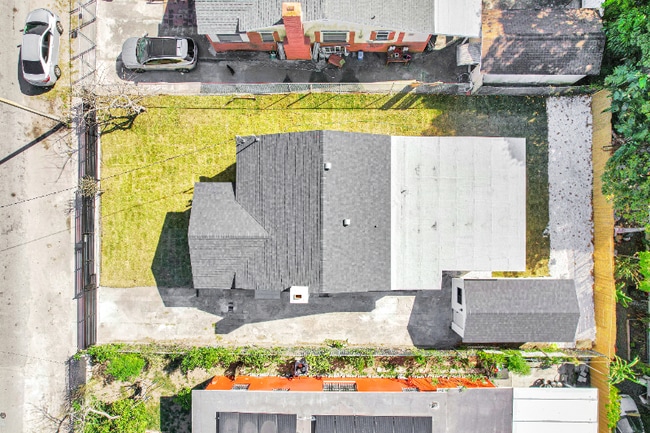 Building Photo - 3040 NW 13th Ave