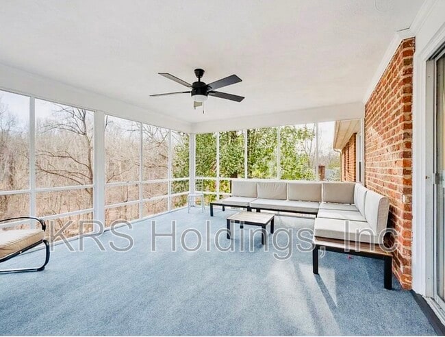 Foto del edificio - 6048 Rhonda Rd