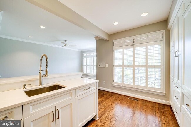 Building Photo - 819 Rivergate Pl