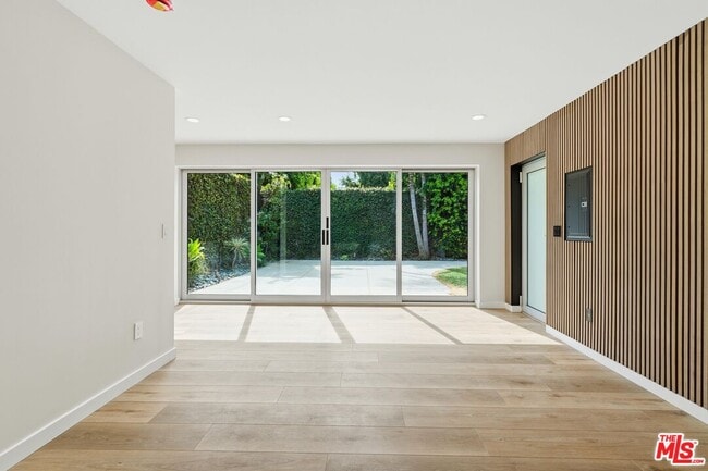 Foto del edificio - 460 N La Jolla Ave