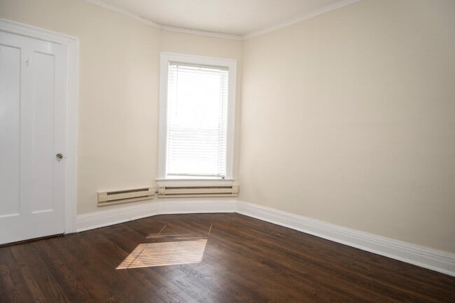 Building Photo - 945 Judson Ave