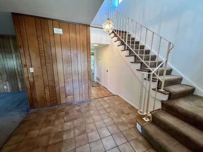 Foto del edificio - Spacious Home in Wonderful Davis Neighborhood!