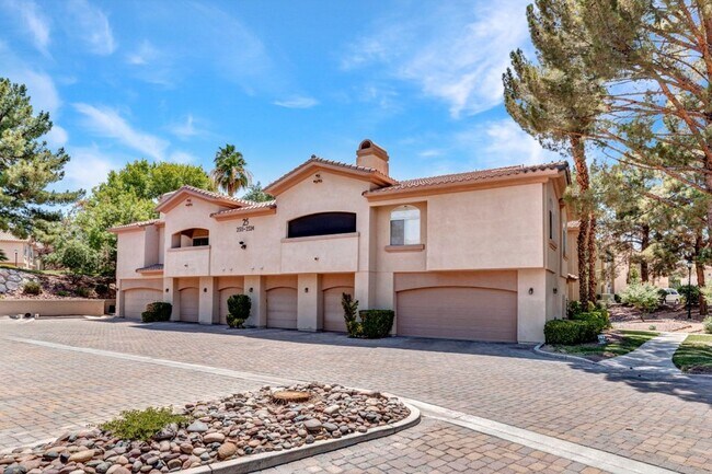 Foto del edificio - Beautiful 2 Bed 2 Bath ground floor condo in Guard Gated Green Valley Community. 1 Car garage!