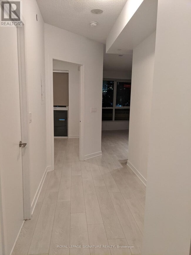 Building Photo - 50 Bruyeres Mews