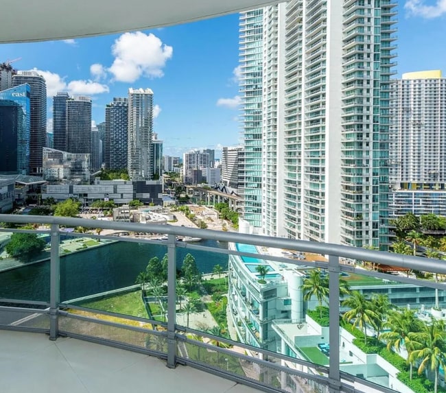 Building Photo - 350 S Miami Ave