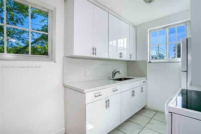 Foto del edificio - 160 NE 55th St