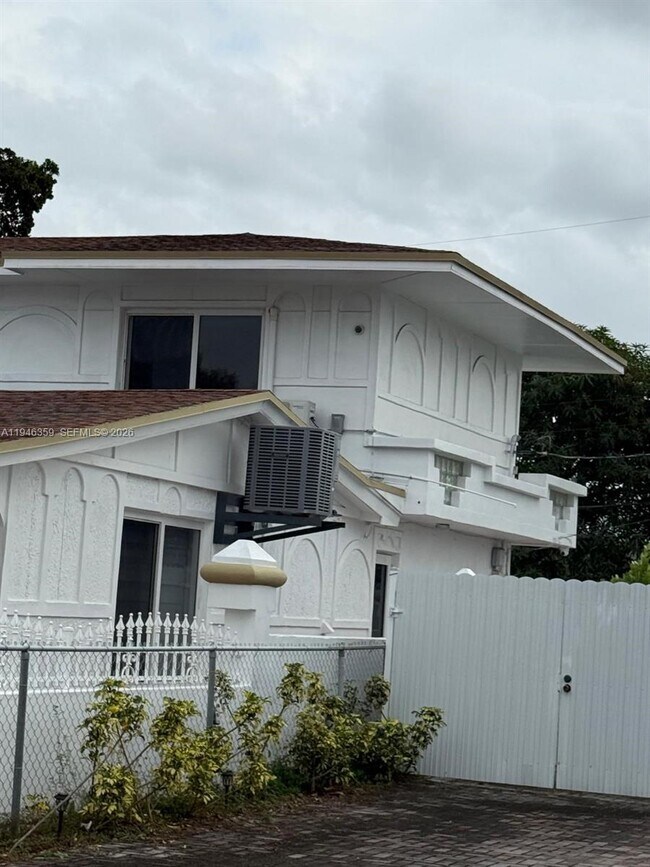 Foto del edificio - 730 Curtiss Dr