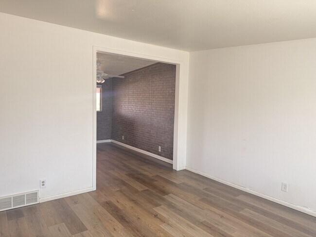 Foto del edificio - 589 Oquirrh Ave
