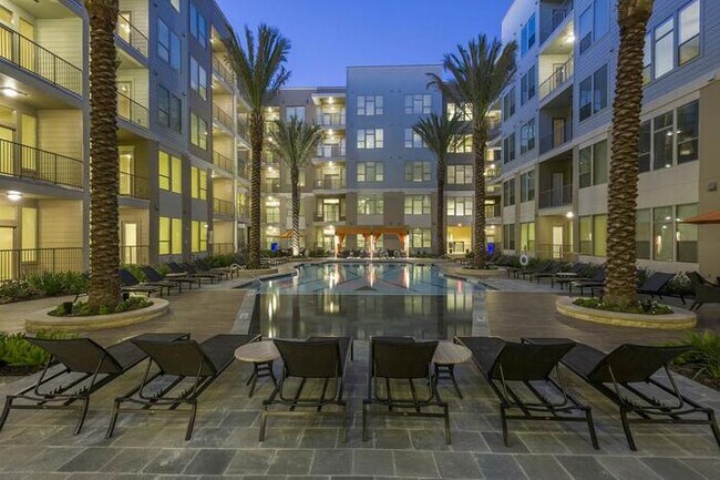 Foto del edificio - 70 E Briar Hollow Ln