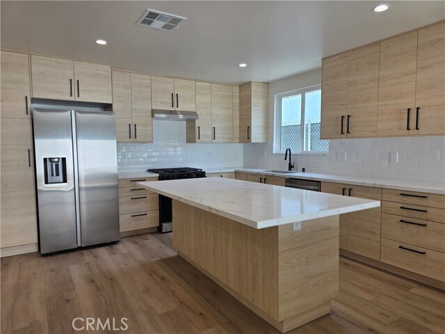 Foto del edificio - 17103 Kingsbury St