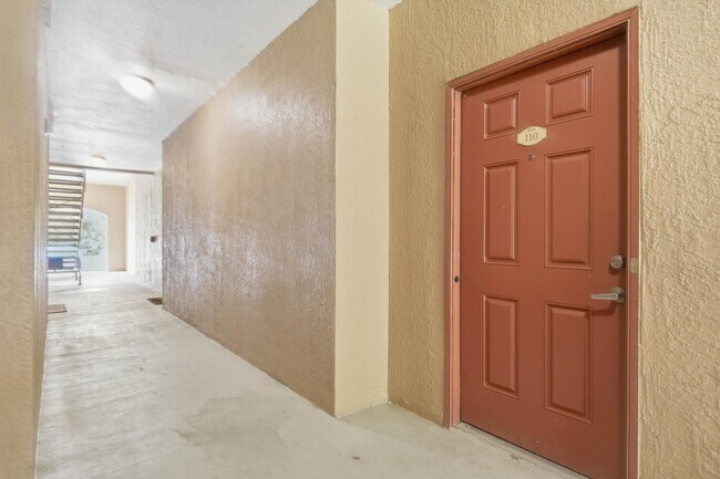 Foto del edificio - 520 Florida Club Blvd