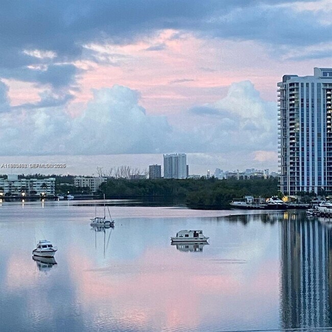 Foto del edificio - 2903 Point E Dr