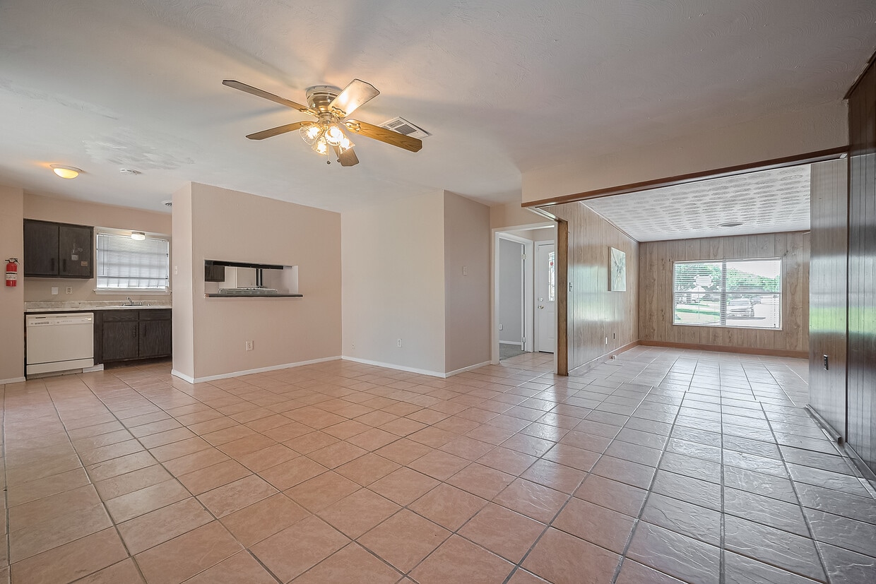 Building Photo - 3619 Kilkenny Dr