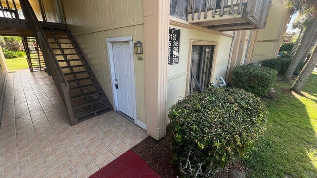 Foto del edificio - Cozy 2 BD/ 2 BA Apartment in Palm Bay! Washer and Dryer INCLUDED!